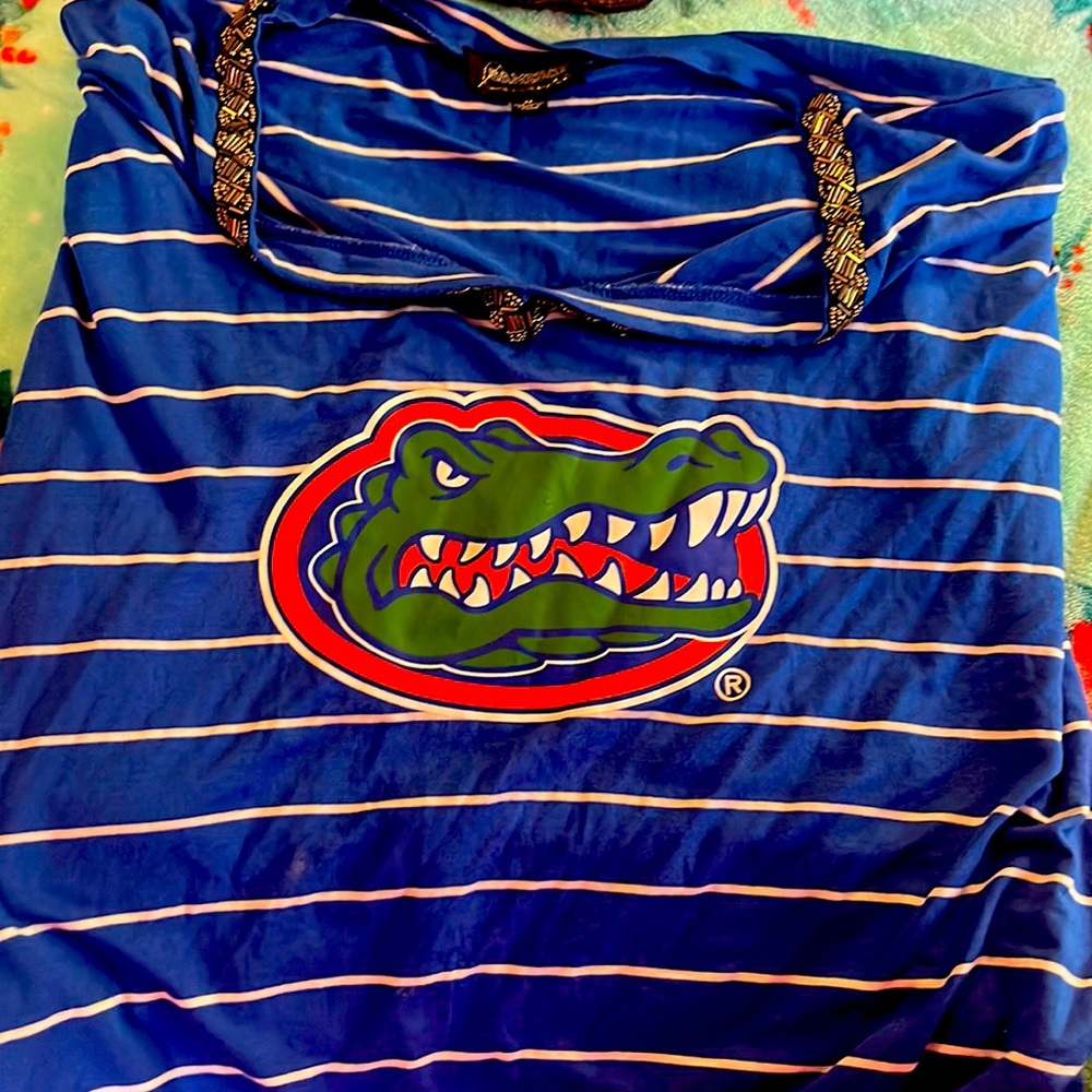 Florida gators game day medium but fits like a large and it’s wide💙💙💙